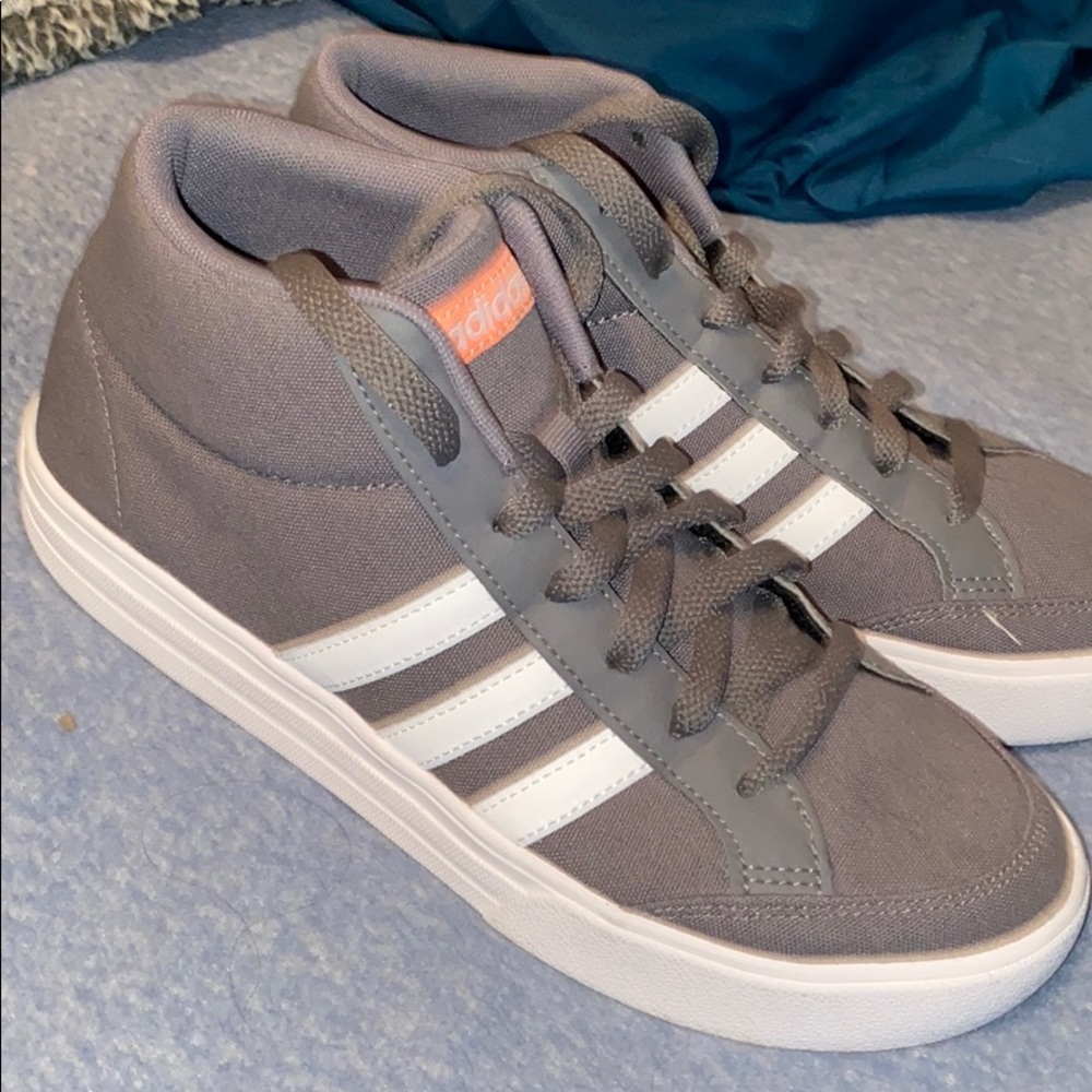 Adidas ankle high casual shoe